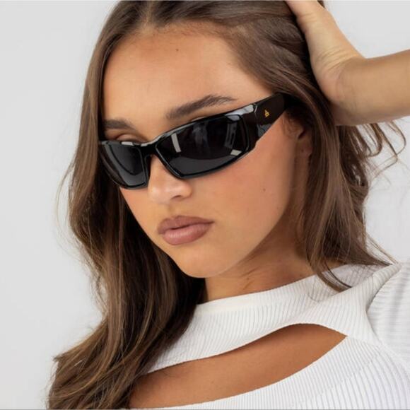 NEW Aire Revolve Scorpion Sleek Black Designer Unisex Sunglasses - Picture 1 of 13